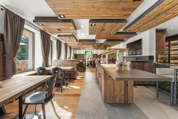 Blick in den Gastraum  Schlehdorn GmbH