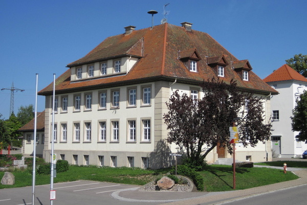 Blick auf die Grundschule Birkendorf  Schulteam